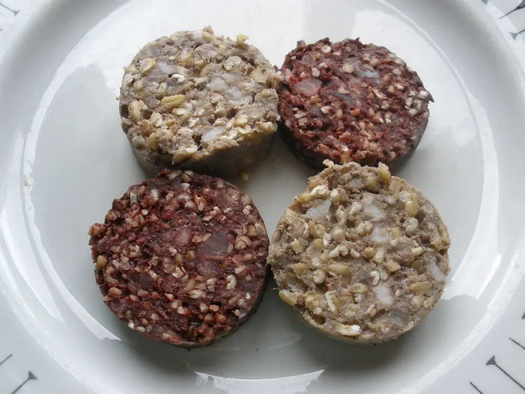  BLACK AND WHITE PUDDING 