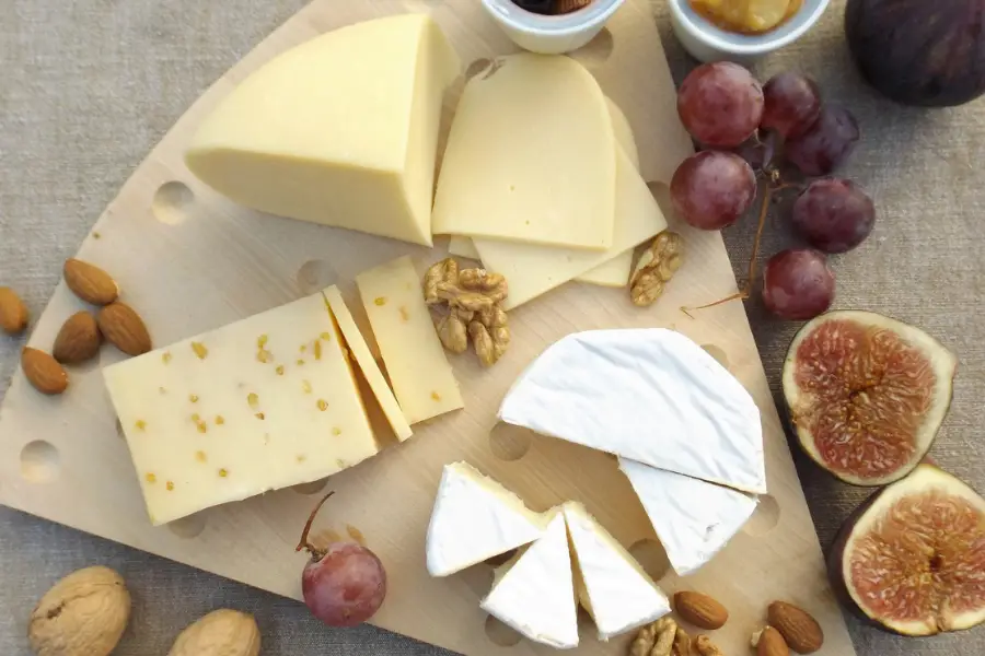 how to construct the perfect cheese platter